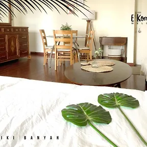 A Block Away To Waikiki Beach/pool/free Parking Apartment